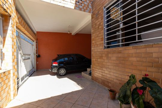 Garagem de casa à venda com 3 quartos, 150m² em Vila Diva, São Paulo