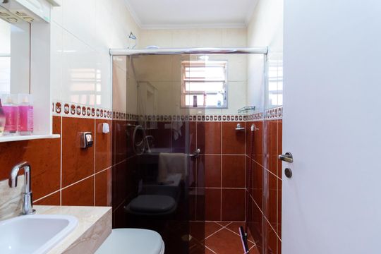 Banheiro 1 de casa à venda com 3 quartos, 150m² em Vila Diva, São Paulo