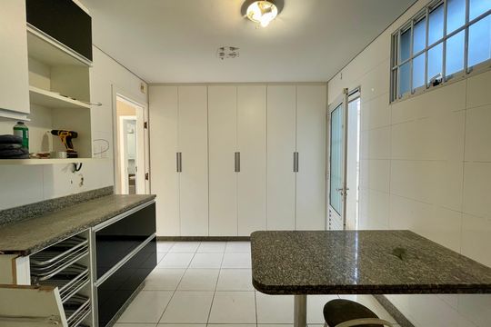 Cozinha de apartamento à venda com 3 quartos, 110m² em Santa Tereza, Belo Horizonte
