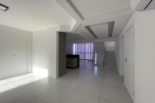 Sala de casa de condomínio para alugar com 5 quartos, 259m² em Trindade, Florianópolis