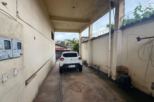Casa à venda com 3 quartos, 360m² em Industrial, Contagem