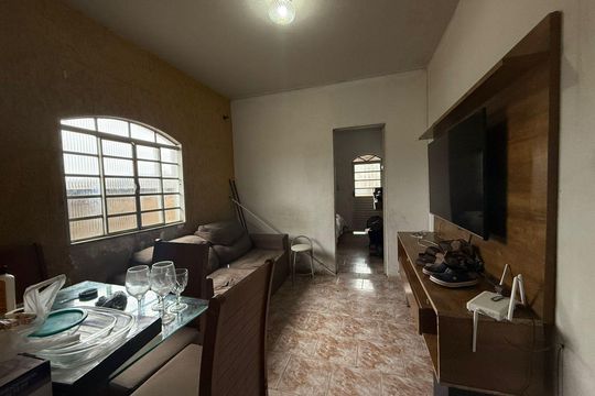 Casa à venda com 3 quartos, 360m² em Industrial, Contagem