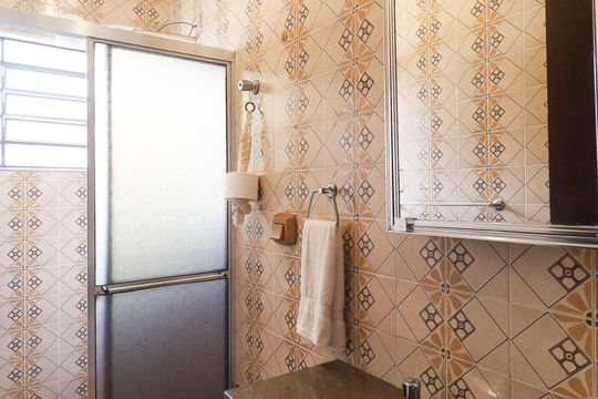 Banheiro social de casa à venda com 3 quartos, 312m² em Jardim Leonor Mendes de Barros, São Paulo