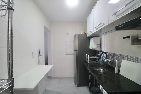 Cozinha de apartamento para alugar com 2 quartos, 96m² em Parque Enseada, Guarujá