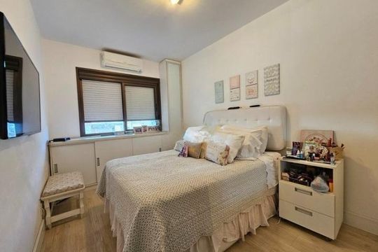 Quarto 1 de apartamento para alugar com 3 quartos, 100m² em Passo d’Areia, Porto Alegre