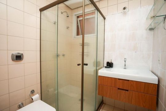 Banheiro 1 de apartamento para alugar com 3 quartos, 100m² em Passo d’Areia, Porto Alegre