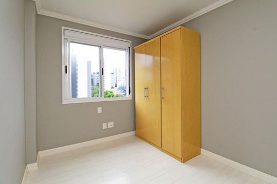 Quarto 2 de apartamento para alugar com 2 quartos, 72m² em Santana, Porto Alegre