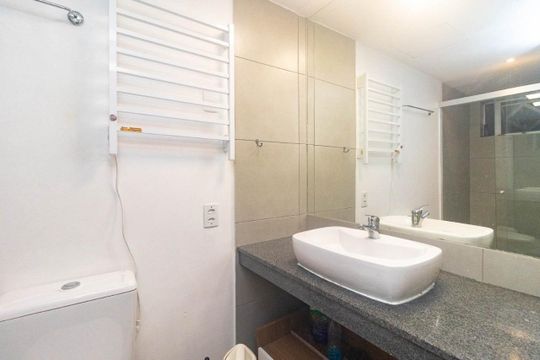 Banheiro de apartamento para alugar com 1 quarto, 36m² em Centro Histórico, Porto Alegre