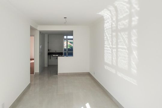 Sala de apartamento à venda com 2 quartos, 90m² em Santa Rosa, Belo Horizonte