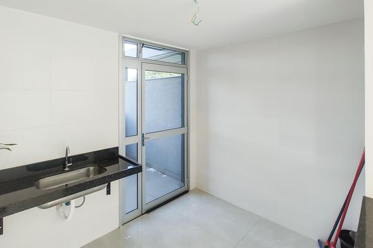 Cozinha de apartamento à venda com 2 quartos, 90m² em Santa Rosa, Belo Horizonte