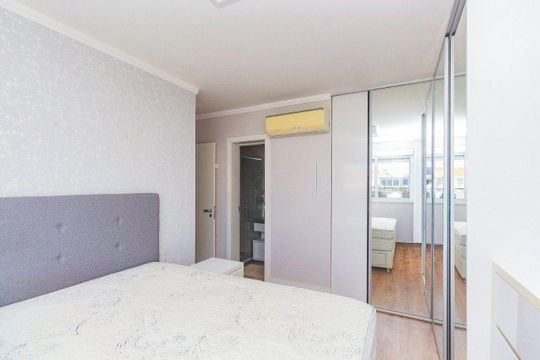 Quarto 1 de apartamento para alugar com 2 quartos, 71m² em Cristo Redentor, Porto Alegre