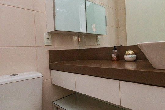Banheiro  de apartamento para alugar com 2 quartos, 71m² em Cristo Redentor, Porto Alegre