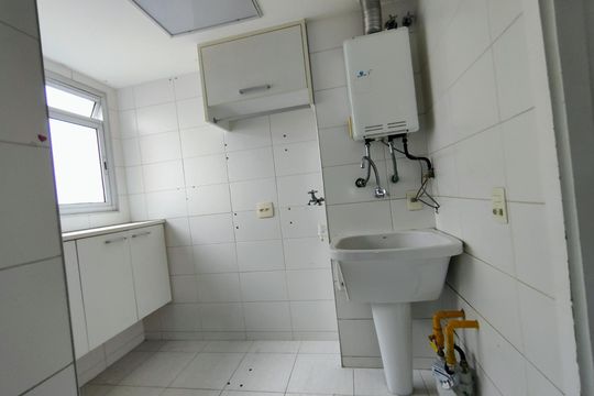 Apartamento para alugar com 3 quartos, 141m² em Vila Gumercindo, São Paulo