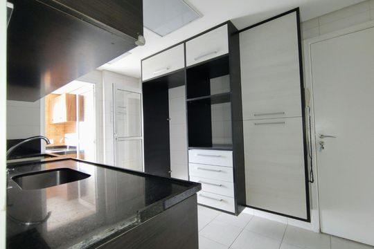 Apartamento para alugar com 3 quartos, 141m² em Vila Gumercindo, São Paulo