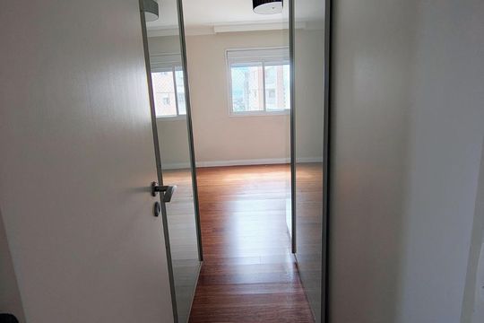 Apartamento para alugar com 3 quartos, 141m² em Vila Gumercindo, São Paulo