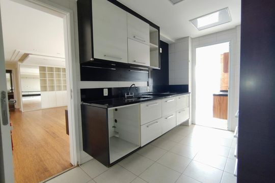 Apartamento para alugar com 3 quartos, 141m² em Vila Gumercindo, São Paulo