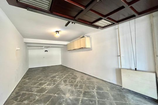 Garagem de casa à venda com 3 quartos, 134m² em Jabaquara, São Paulo