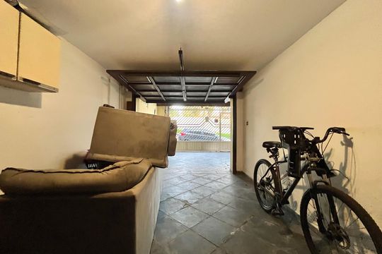 Garagem de casa à venda com 3 quartos, 134m² em Jabaquara, São Paulo