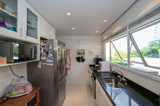 Cozinha de apartamento à venda com 3 quartos, 132m² em Vila Andrade, São Paulo