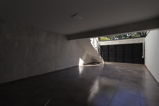 Garagem de casa à venda com 3 quartos, 250m² em Parque Capuava, Santo André