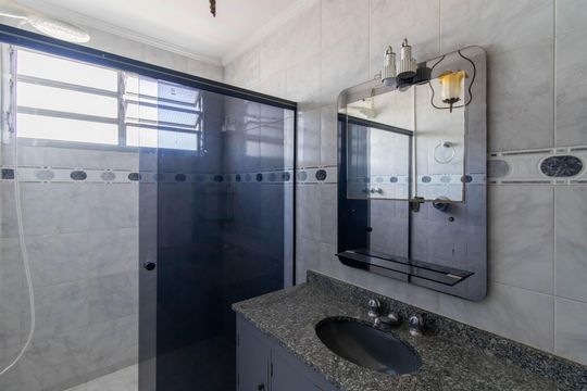 Banheiro de apartamento à venda com 2 quartos, 95m² em Centro, Guarulhos