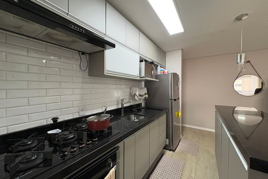 Cozinha de apartamento à venda com 3 quartos, 74m² em Vila Mangalot, São Paulo