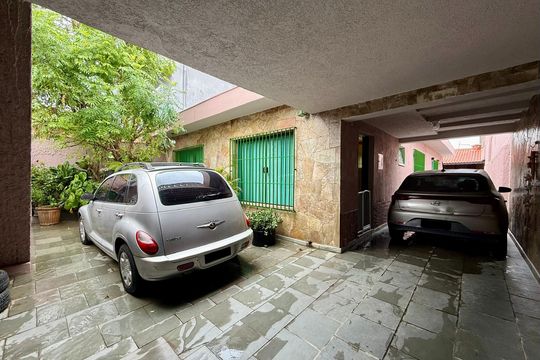 Garagem  de casa à venda com 2 quartos, 304m² em Jardim São Luís, São Paulo