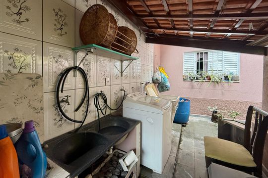 Area de Serviço  de casa à venda com 2 quartos, 304m² em Jardim São Luís, São Paulo