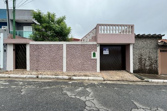 Fachada  de casa à venda com 2 quartos, 304m² em Jardim São Luís, São Paulo