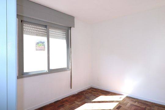 Quarto de apartamento para alugar com 1 quarto, 55m² em Rubem Berta, Porto Alegre