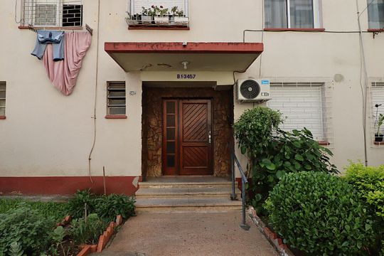Entrada do prédio de apartamento para alugar com 1 quarto, 55m² em Rubem Berta, Porto Alegre