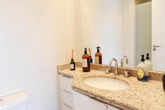 Banheiro de apartamento à venda com 1 quarto, 102m² em Chácara Santo Antônio (zona Sul), São Paulo