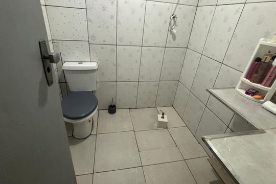 Banheiro casa 1  de casa à venda com 4 quartos, 50m² em Conjunto Habitacional Calux, São Bernardo do Campo