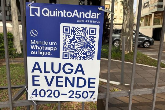 Plaquinha Instalada código LBED-33 de apartamento à venda com 3 quartos, 105m² em Higienópolis, Porto Alegre