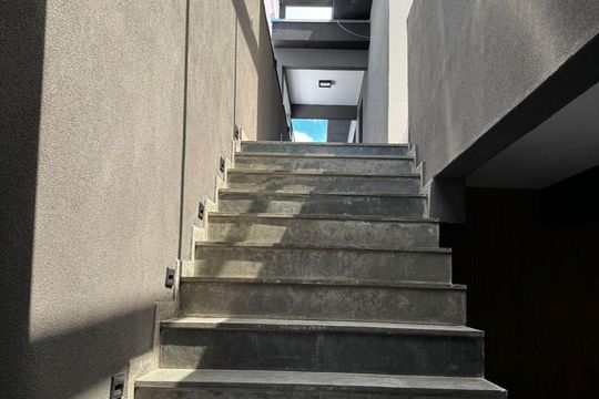 Escada de casa para alugar com 2 quartos, 240m² em Planalto Paulista, São Paulo