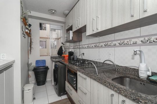 Cozinha de apartamento à venda com 2 quartos, 47m² em Mário Quintana, Porto Alegre