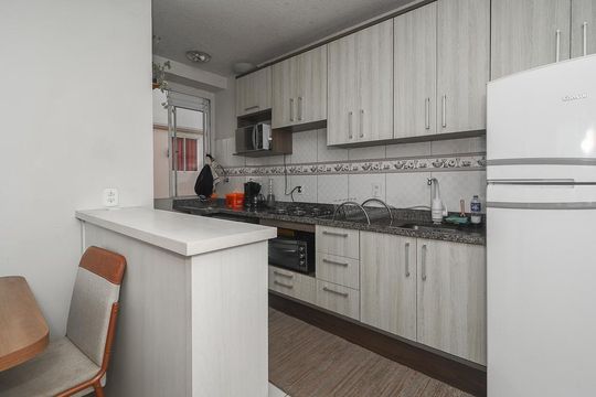 Cozinha de apartamento à venda com 2 quartos, 47m² em Mário Quintana, Porto Alegre