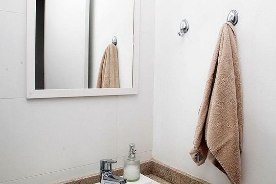 Banheiro de kitnet/studio à venda com 1 quarto, 34m² em Cidade Baixa, Porto Alegre
