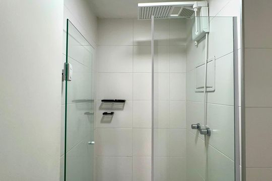 Banheiro de kitnet/studio à venda com 1 quarto, 27m² em Cerqueira César, São Paulo