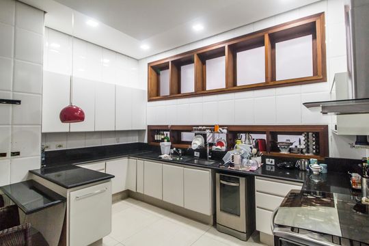 Cozinha de casa de condomínio para alugar com 4 quartos, 830m² em Alphaville, Santana de Parnaíba