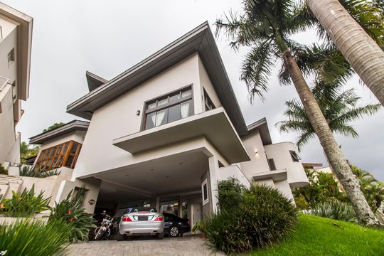 Garagem de casa de condomínio para alugar com 4 quartos, 830m² em Alphaville, Santana de Parnaíba
