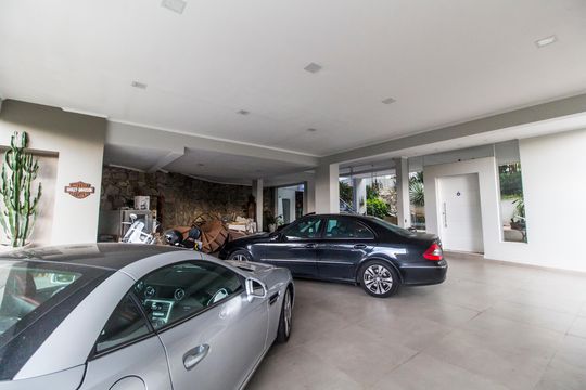 Garagem de casa de condomínio para alugar com 4 quartos, 830m² em Alphaville, Santana de Parnaíba