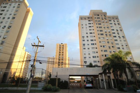 Fachada de apartamento à venda com 2 quartos, 52m² em Humaitá, Porto Alegre