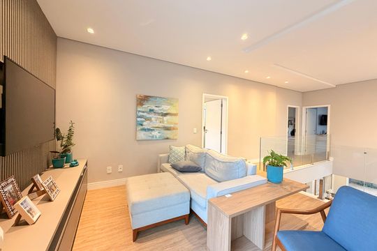 Sala de TV de casa de condomínio à venda com 3 quartos, 329m² em Jardim Santa Teresa, Jundiaí