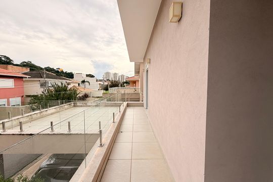 Sala de TV - Sacada de casa de condomínio à venda com 3 quartos, 329m² em Jardim Santa Teresa, Jundiaí