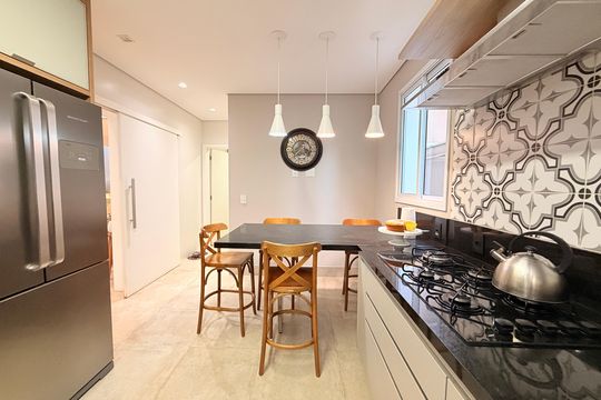 Cozinha de casa de condomínio à venda com 3 quartos, 329m² em Jardim Santa Teresa, Jundiaí