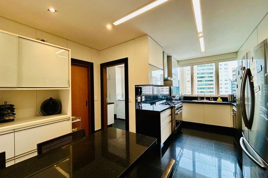 Cozinha de apartamento à venda com 4 quartos, 274m² em Vila da Serra, Nova Lima