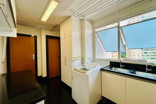 Área de serviço de apartamento à venda com 4 quartos, 274m² em Vila da Serra, Nova Lima