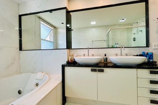 Banheiro de apartamento à venda com 4 quartos, 274m² em Vila da Serra, Nova Lima