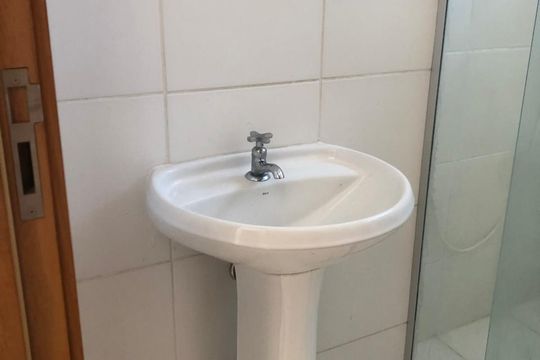 Banheiro de apartamento para alugar com 1 quarto, 27m² em Centro, São Leopoldo